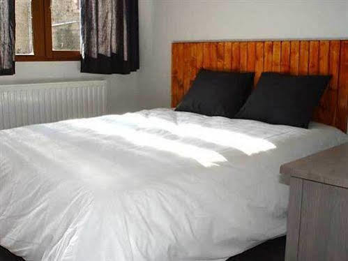 Hotel The Resid For Calixte Pérouges Esterno foto