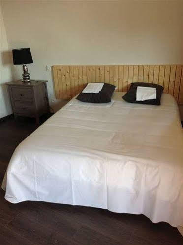Hotel The Resid For Calixte Pérouges Esterno foto